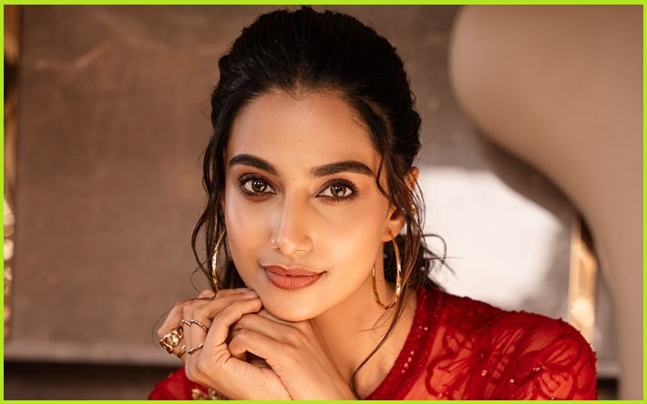Meenakshi Chaudhary age